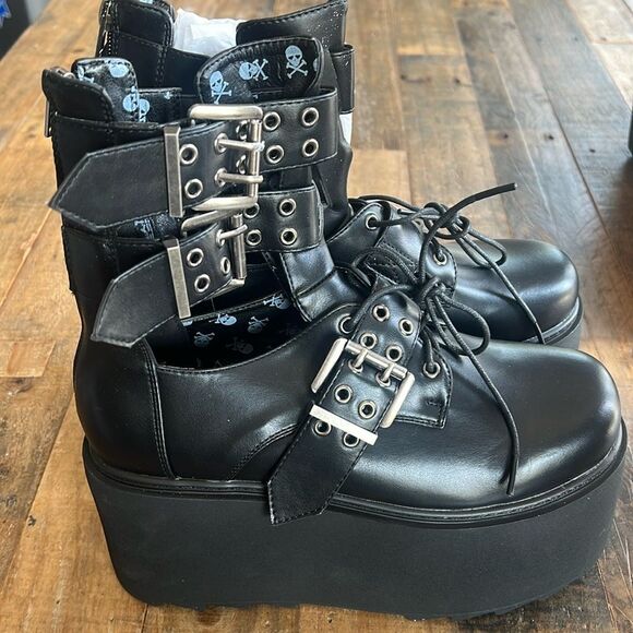 Lamoda Grommet Strap Platform Ankle
Boots - Black - Dolls Kill size 9 - Picture 1 of 6